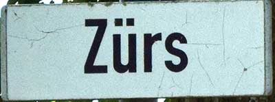 Zürs liegt im Illerwinkel und nicht am Arlberg mit Lech, Warth und Zürs. Hat dafür aber ein WKWZürs liegt im Illerwinkel und nicht am Arlberg mit Lech, Warth und Zürs. Hat dafür aber ein WKW