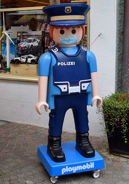 Leutkirch zu Coronazeiten - Playmobil Figur mit M-N-S Mund Nase Schutz
