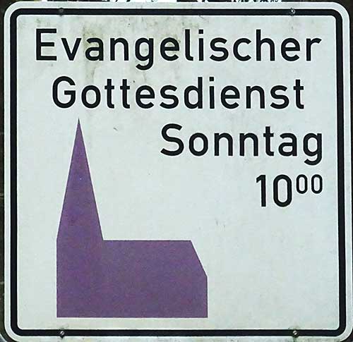 Hinweisschild auf Gottesdienste: Evangelischer Gottesdienst in Lindenberg