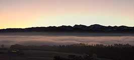 Panorama Alpenhauptkamm Allgäu - Sonnenaufgang Bergfriedhof Lindenberg Blick vom Parkplatz B308 (Deutsche Alpenstrasse Lindenberg) auf die Nagelfluhkette mit dem Hochgrat