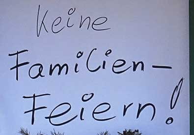 Covid 19 - Lockdown im Allgäu - Die Aktion Leere Stühle soll an den Freizeitwert der Gastronomie, Hotellerie und Gartenwirtschaft erinnern - keine Familienfeiern mehr