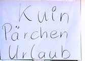 Covid 19 - Lockdown im Allgäu - Die Aktion Leere Stühle soll an den Freizeitwert der Gastronomie, Hotellerie und Gartenwirtschaft erinnern - kein Päärchen Urlaub mehr