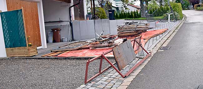 Quelle für Kreativtät im Kunstraum Jahnstrasse war der zur Abholung bereitgelegte Schrotthaufen