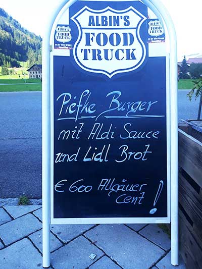 Piefke Burger mit Aldi Sauce und Lidl Brot - TT Tannheimer Tal von Albin's Food Truck