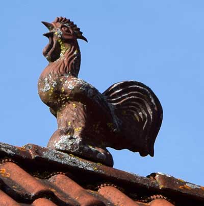 Was gehört auf das Dach eines Bauernhofes? Ein Hahn! Nannenbach Gebratshofen 2019