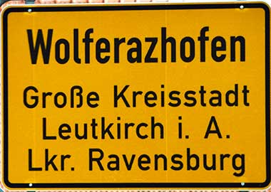 Ortsschild Wolferazhofen (Leutkirch) - der Name sagt es: Wölfe waren hier - Wolferatzhofen ist Ortsteil von Leutkirch