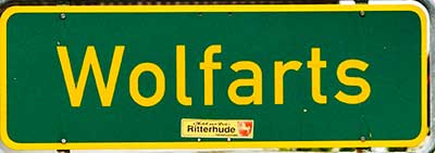 Ortseingangschild Wolfarts - der Name sagt es: Wölfe waren hier - Wolfarts ist ein Ortsteil von Sulzberg