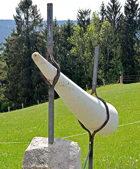 Skulpturenweg Maierhöfen - beim Schlossbauer befindet sich das Horn" von Luis Schrade 2019